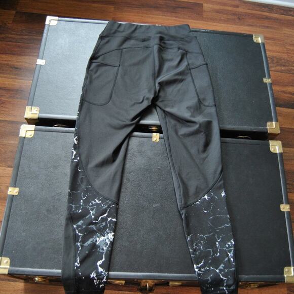 Pop Fit Small Black White & Gray Design Legging w/ Pockets - Picture 5 of 6